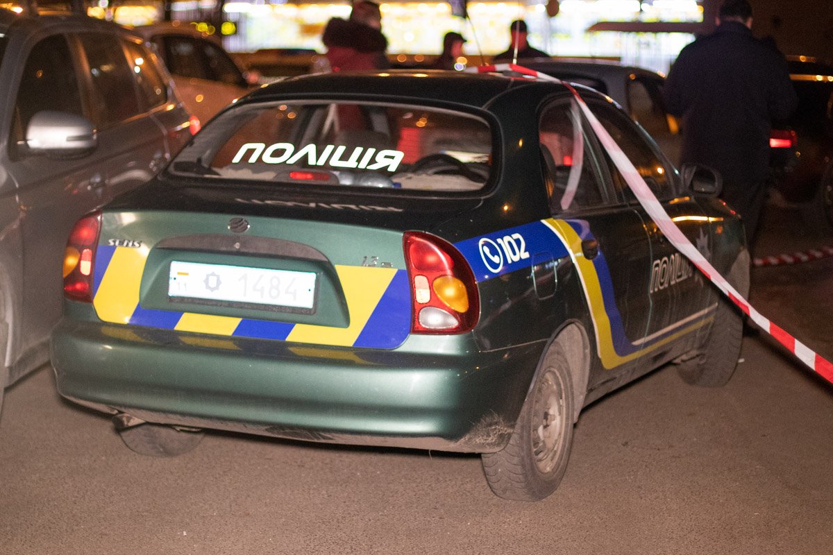 На теле нашли, по меньшей мере, два проникающих ранения