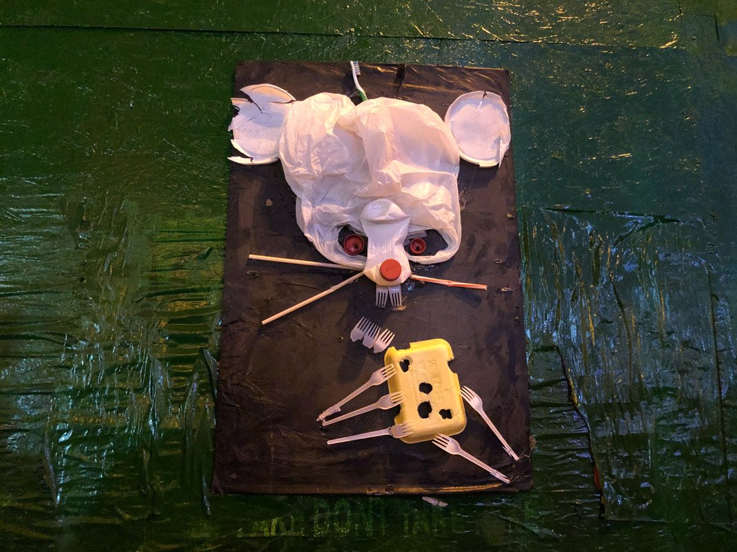 Арт-объект выполнили из пластикового мусора Арт-объект выполнили из пластикового мусора