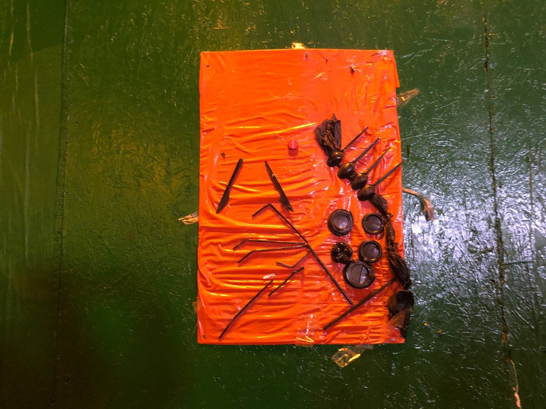 А здесь уже успели что-то оторвать А здесь уже успели что-то оторвать