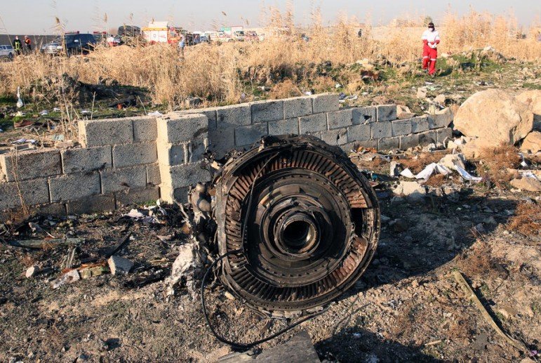 В Иране арестовали виновника крушения самолета МАУ возле Тегерана В Иране арестовали виновника крушения самолета МАУ возле Тегерана