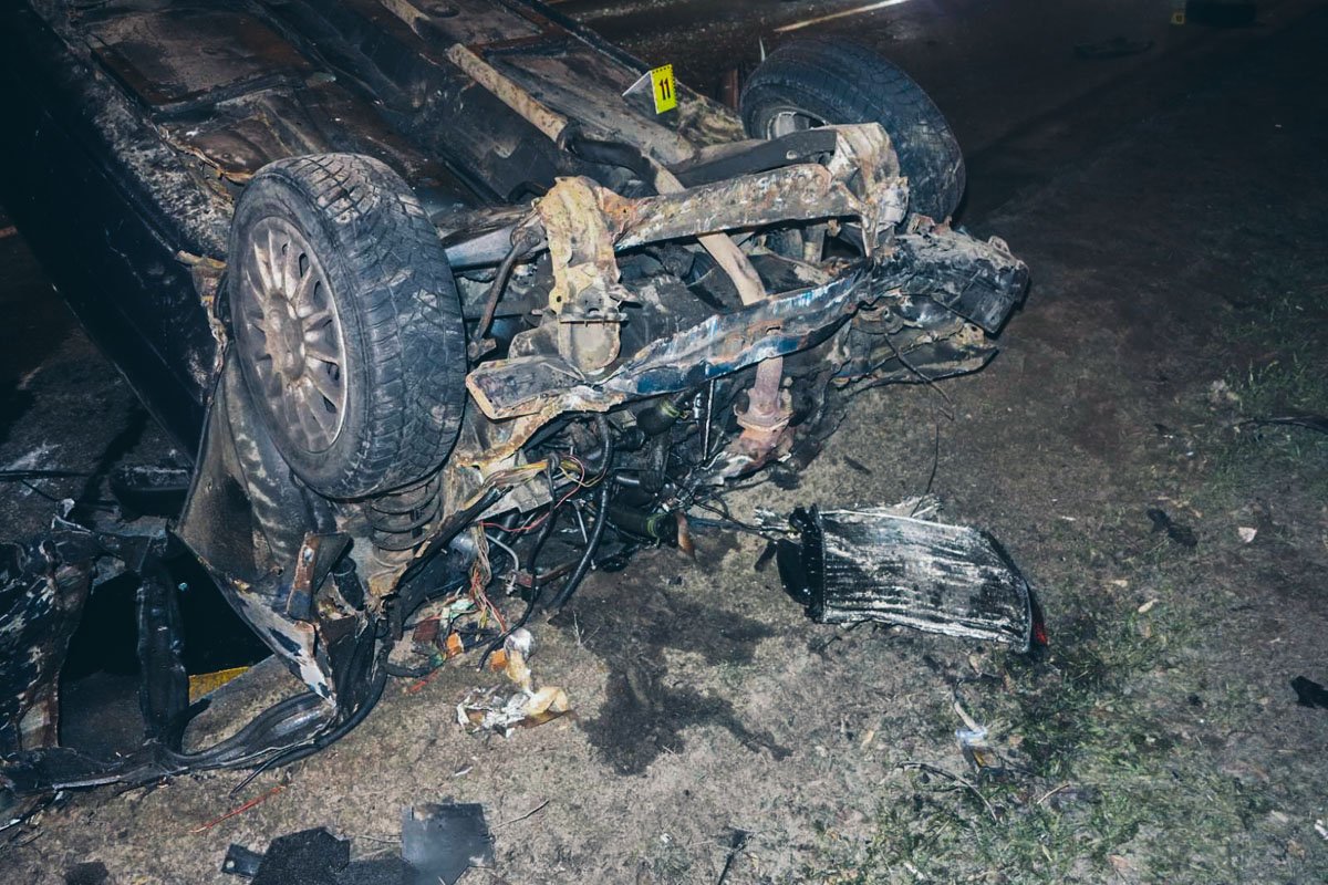 Автомобиль влетел в Kia и перевернулся Автомобиль влетел в Kia и перевернулся