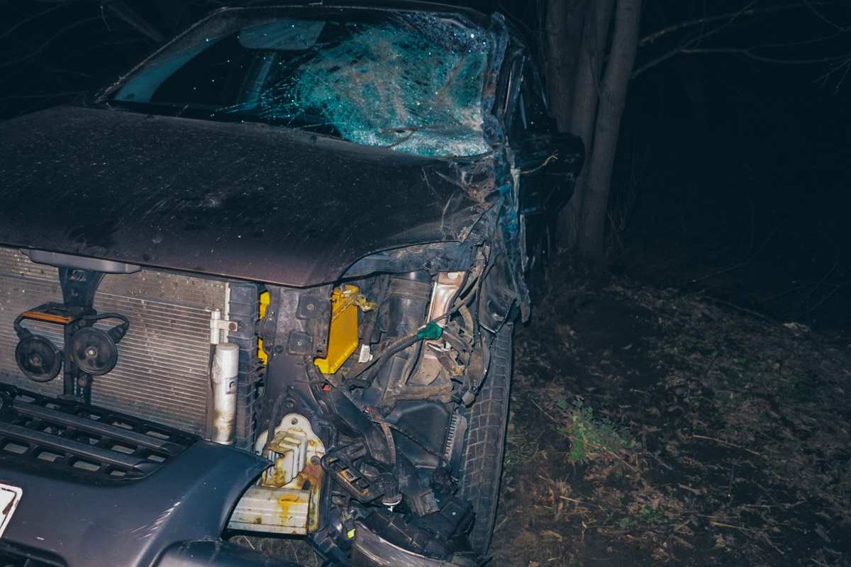 От удара автомобиль оказался в кювете От удара автомобиль оказался в кювете