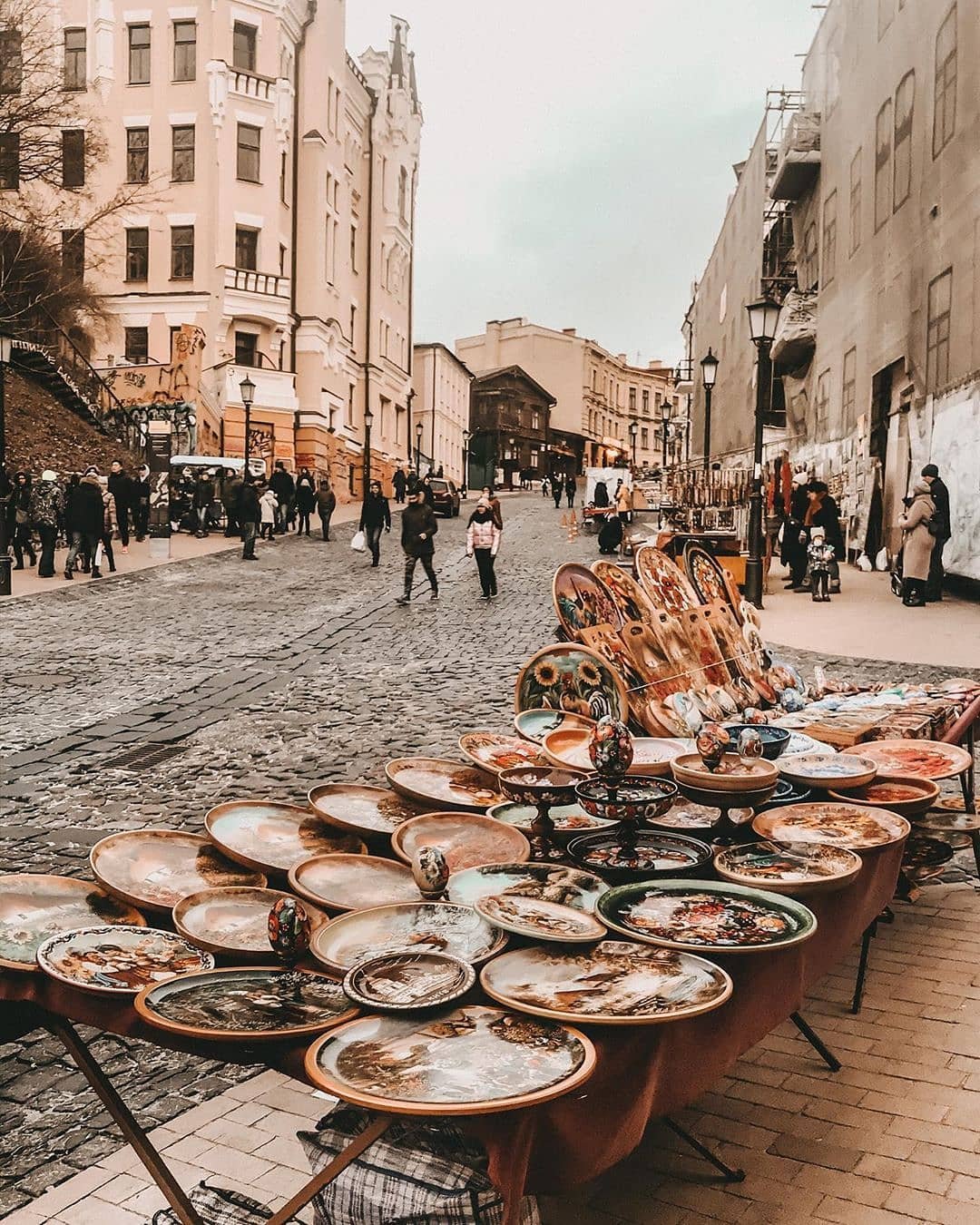 Андреевский спуск никогда не пустует. Даже зимой, что видно на фотографии @giorgosgiol