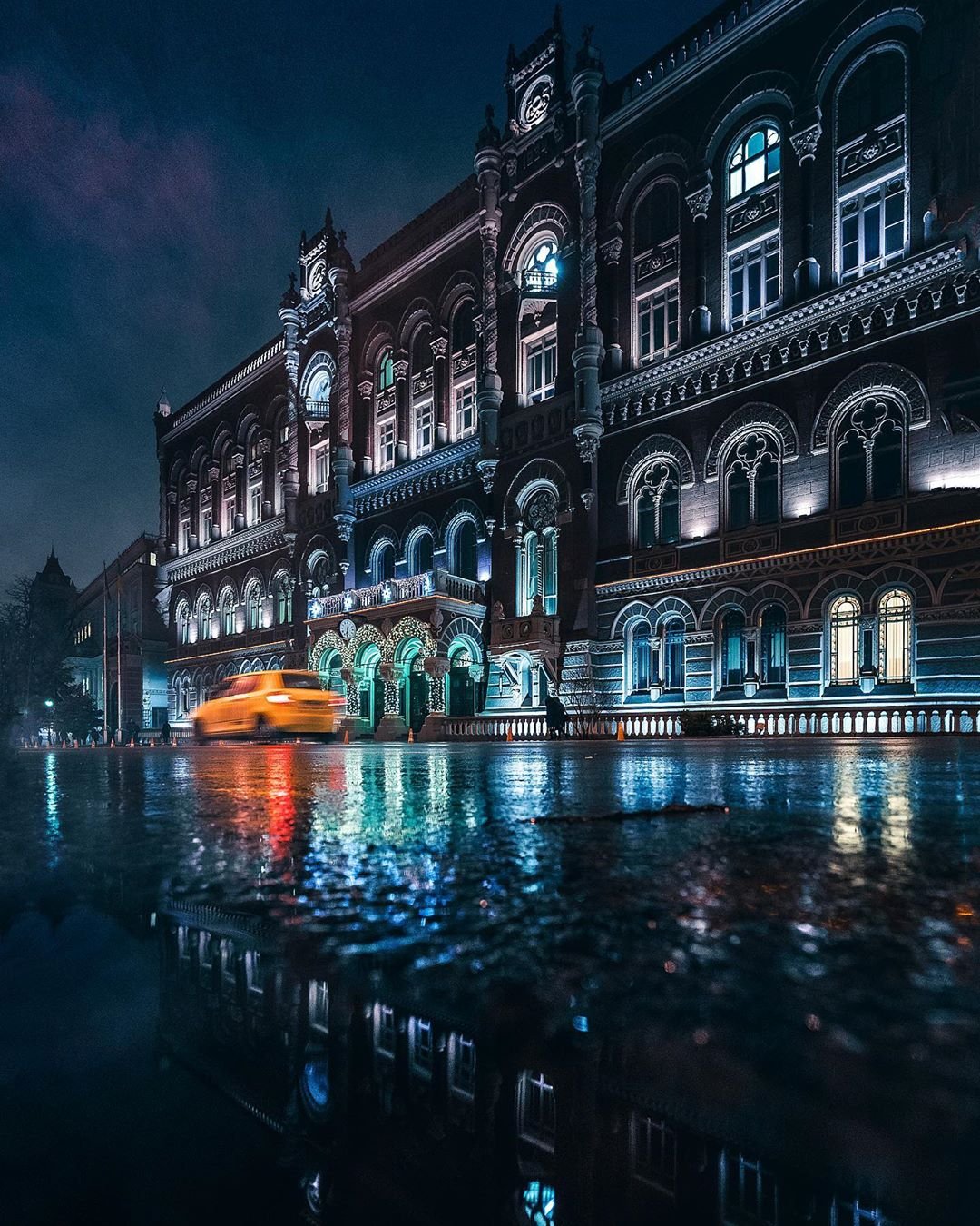 А здесь можно было бы снять отличный нуарный фильм. Локацию увидел @ihor.goncharenko