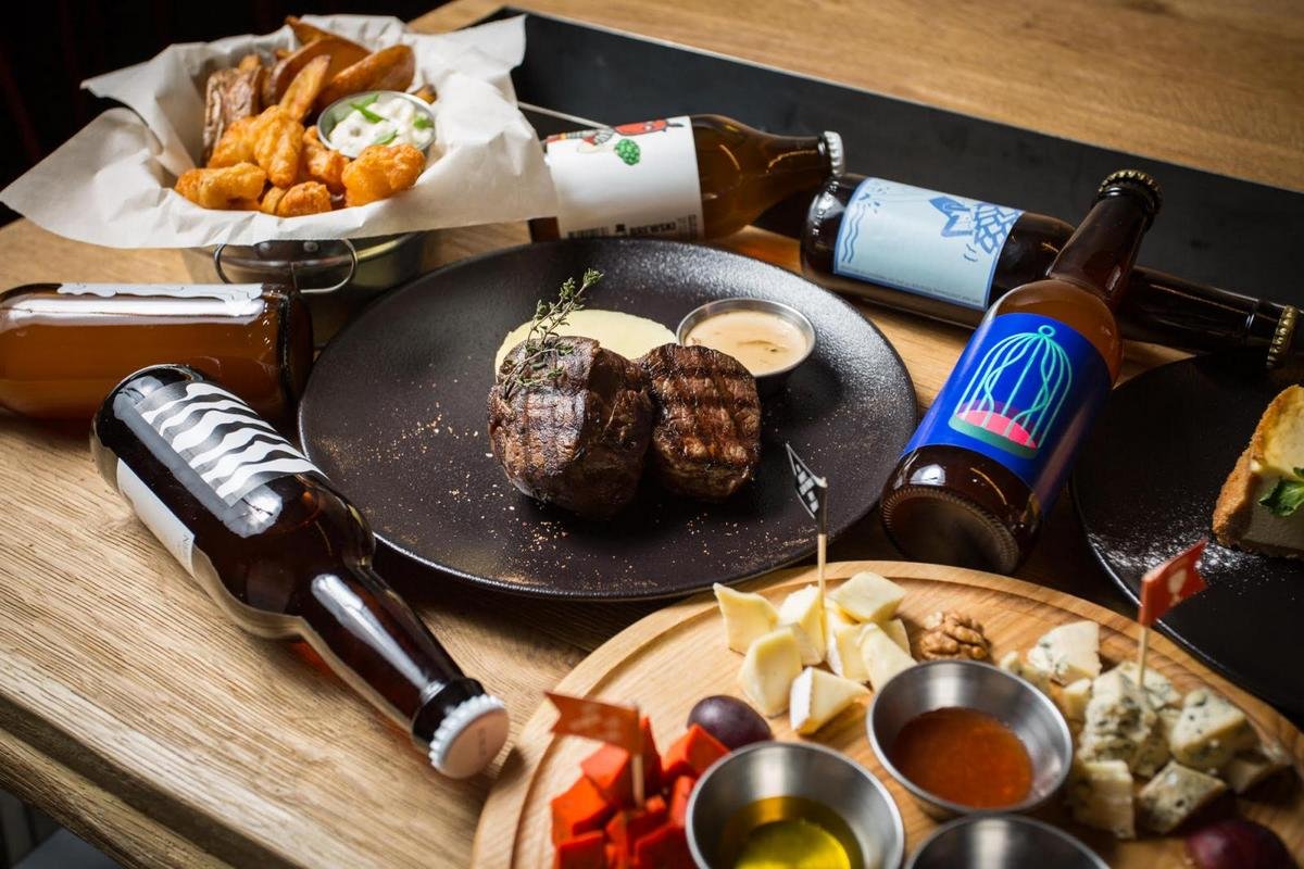 Алкоголь, в том числе и крепкий - это основа нового заведения