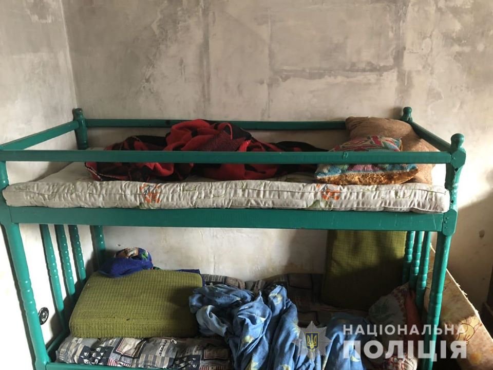 В Белой Церкви сожитель женщины выгнал ее 5-летних близнецов из дома В Белой Церкви сожитель женщины выгнал ее 5-летних близнецов из дома