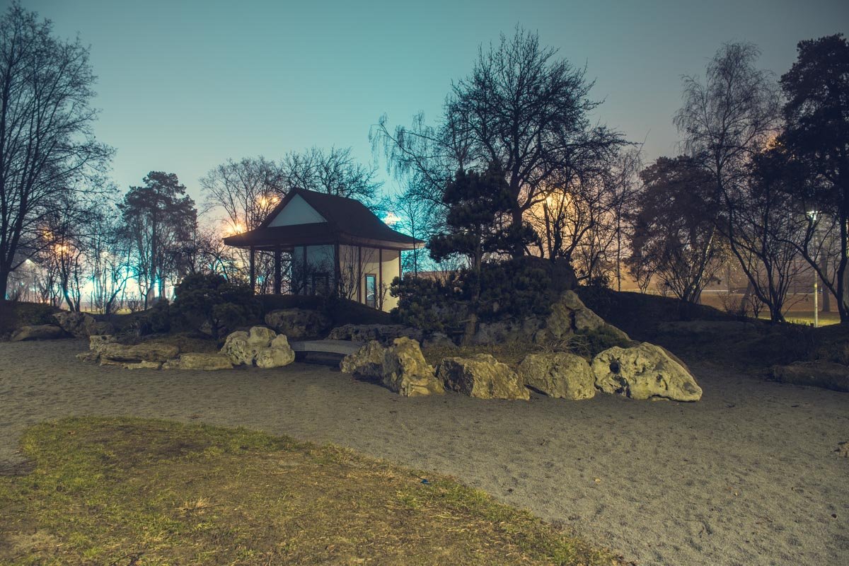 Ну, а те, кто побаивается прогулок в темное время суток, как раз может посмотреть снимки, которые сделал наш оператор