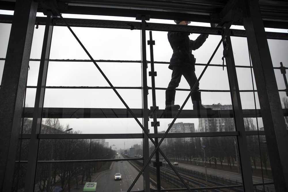 Работы должны закончиться к концу мая Работы должны закончиться к концу мая