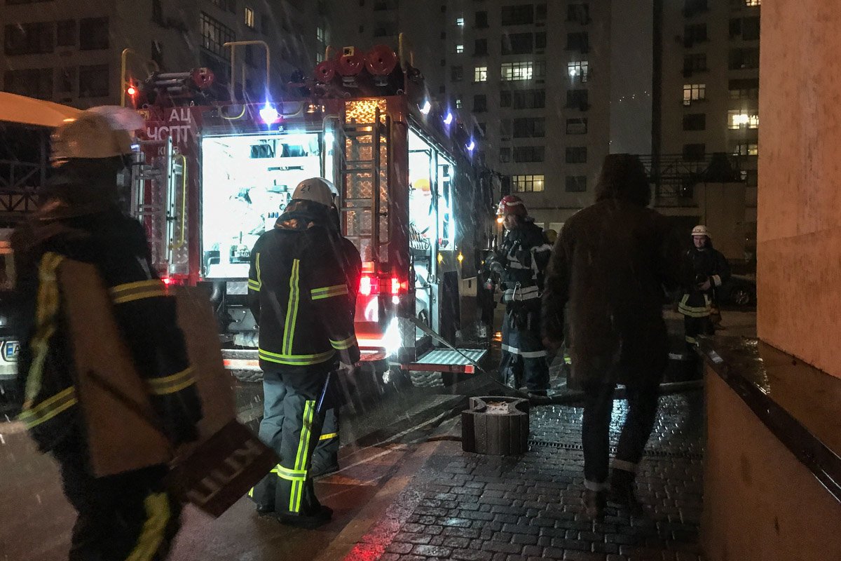 К тушению пожара привлекли 11 единиц специальной техники