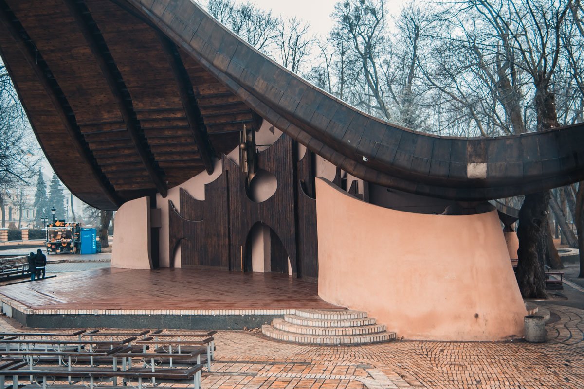 Сам цвет больше напоминает коралловый или персиковый 