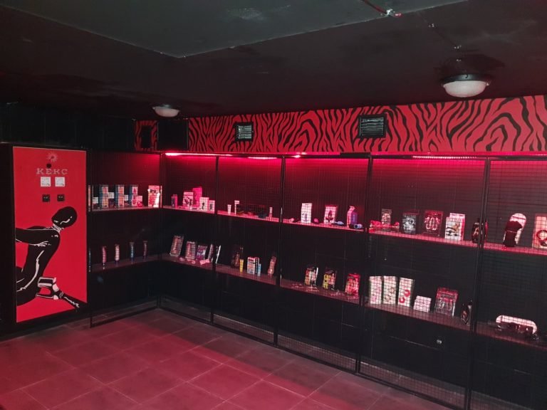 В Киеве открыли кафе-бар и секс-шоп в одном заведении