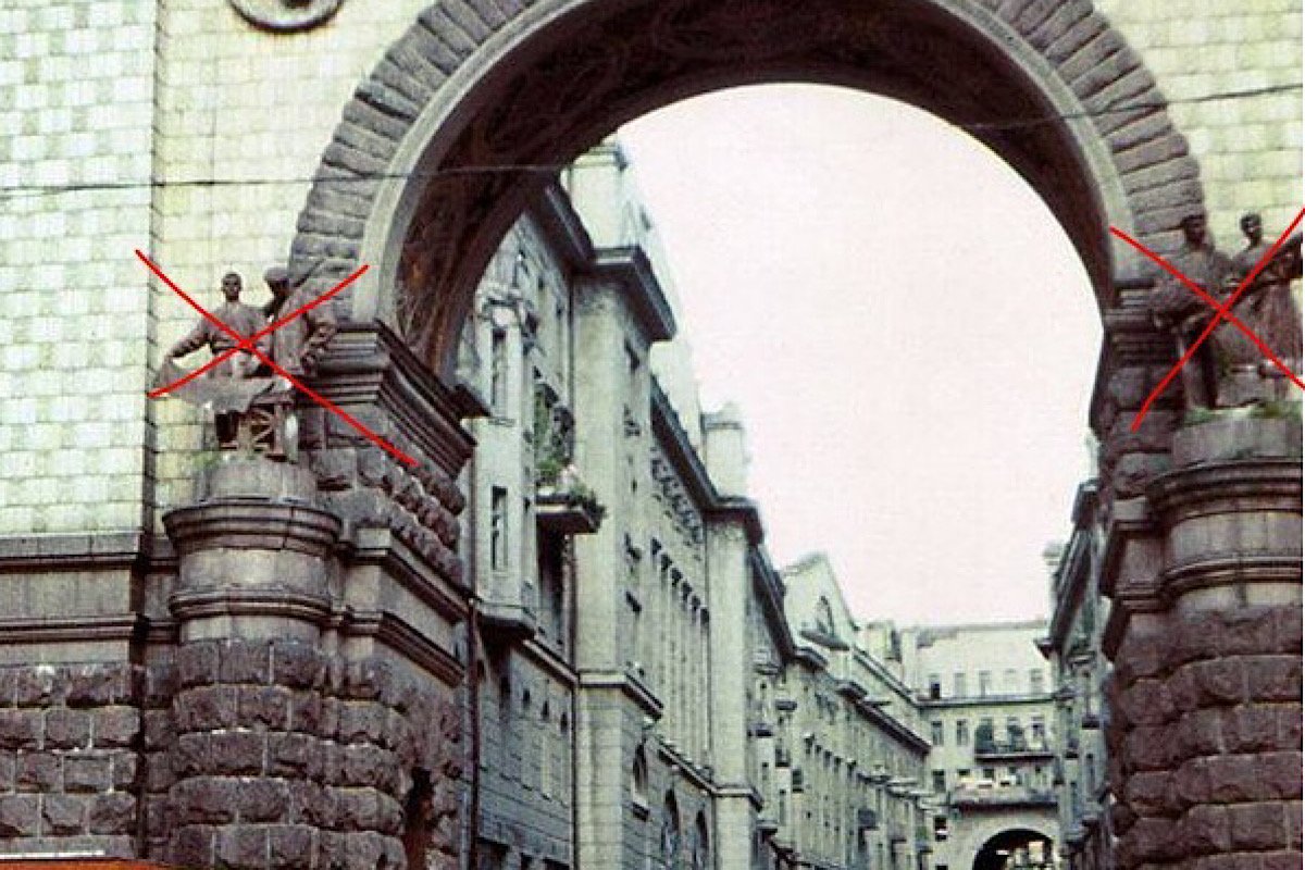 А эти скульптуры пропали в доме №15 пассажа на Крещатике А эти скульптуры пропали в доме №15 пассажа на Крещатике