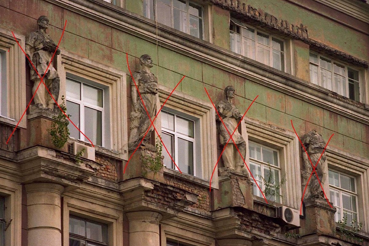 Эти статуи также пропали в доме на Лысенко, 4 Эти статуи также пропали в доме на Лысенко, 4