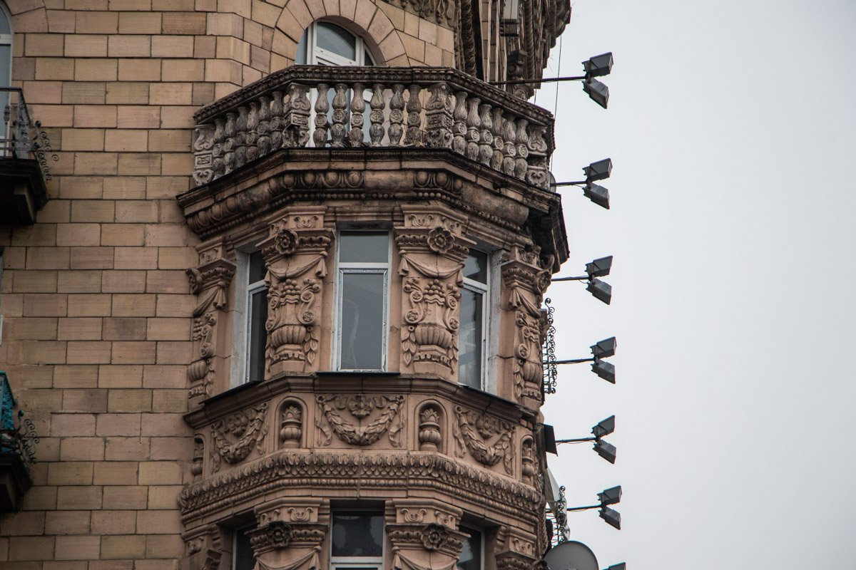 Кто понесет ответственность на снос статуй с фасадов - неизвестно Кто понесет ответственность на снос статуй с фасадов - неизвестно