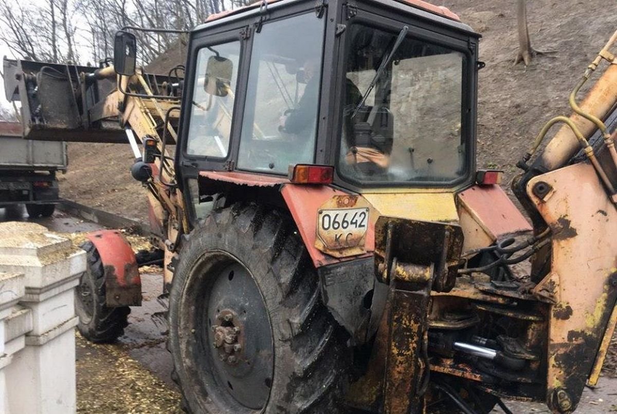 Коммунальщики удаляли аварийные, сухостойные, фаутные деревья