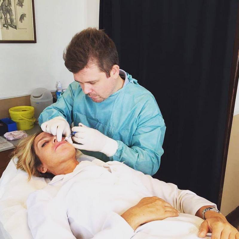 Он работал пластическим хирургом. Мотивы убийства неизвестны