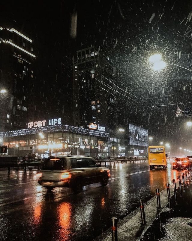 Такой редкий снег в этом году для Киева. Чем не повод сделать фото? Автор: @r_u_k_o_s Такой редкий снег в этом году для Киева. Чем не повод сделать фото? Автор: @r_u_k_o_s