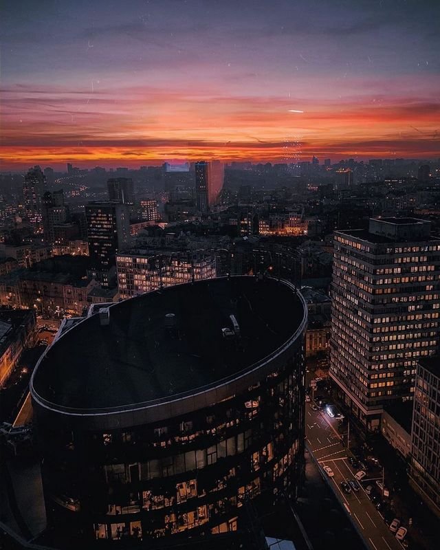 Бизнес-жизнь столицы. Автор: @therealsoulmate Бизнес-жизнь столицы. Автор: @therealsoulmate