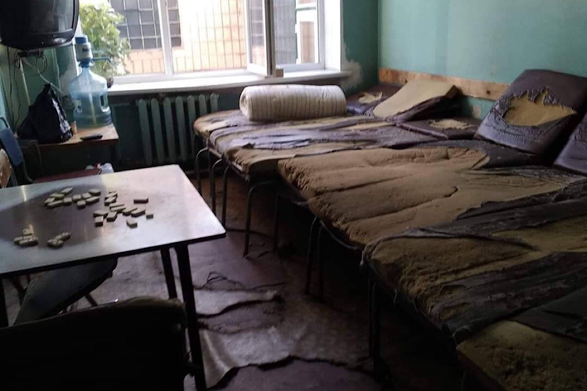 Вот такие рабочие условия созданы для водителей скорой помощи