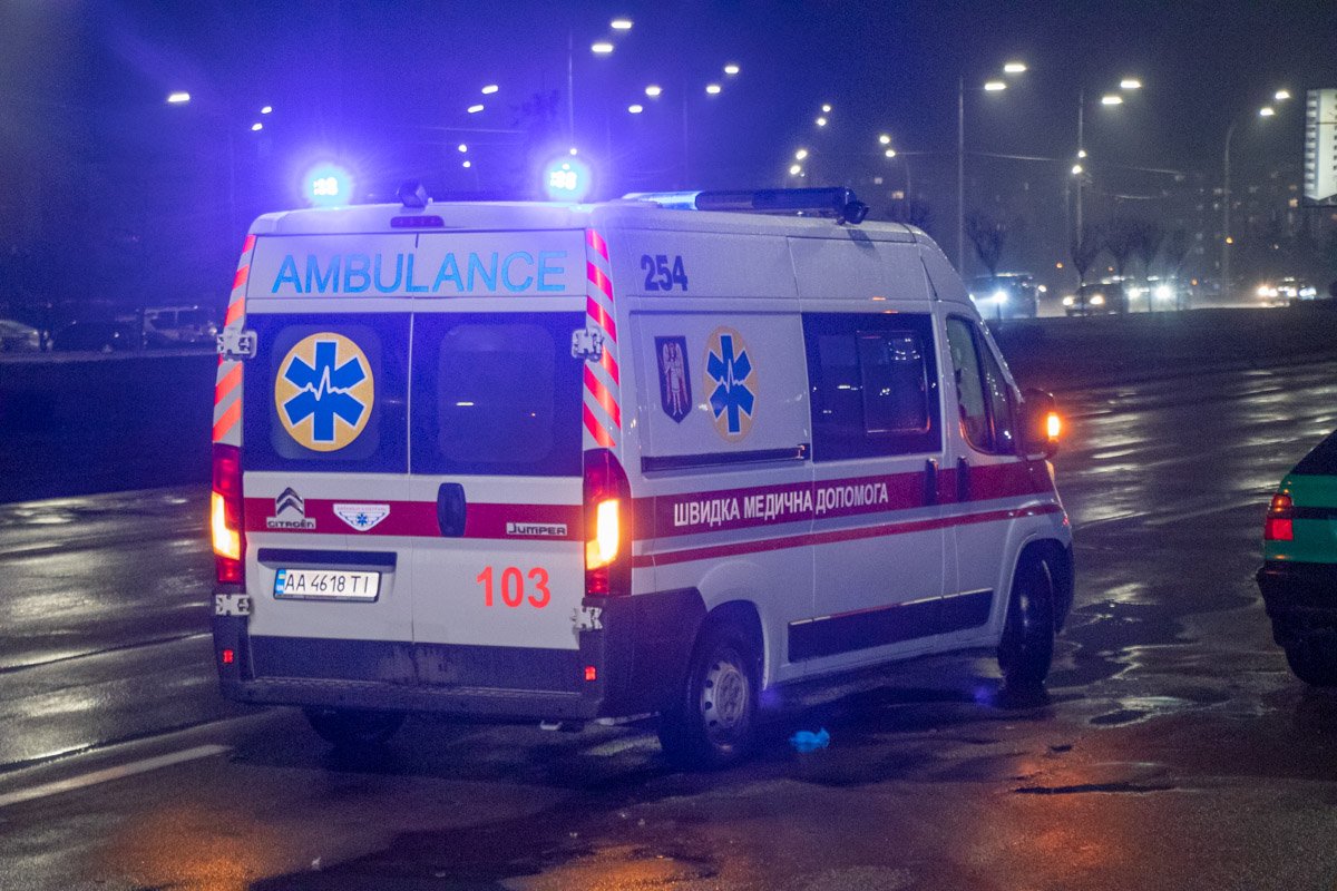 По предварительной информации, она пыталась перебежать дорогу в неположенном месте