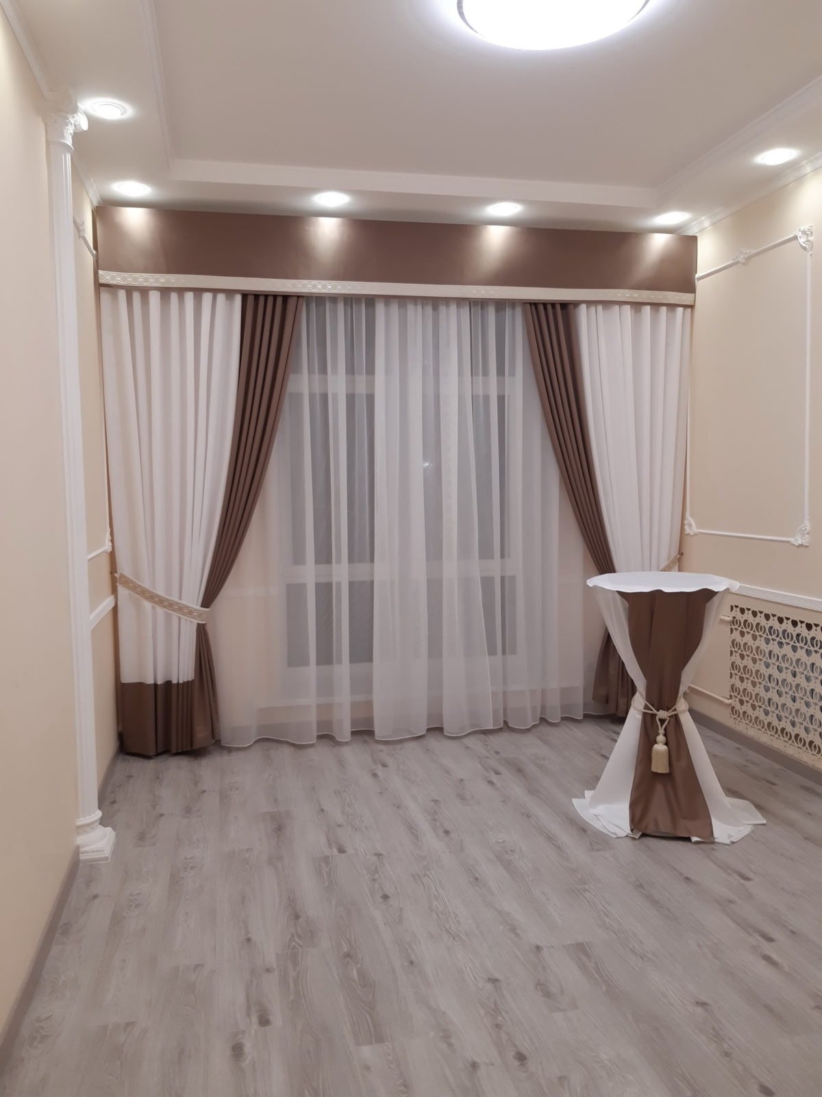 А это зал для регистраций в Голосеевском районе - выглядит скромно и камерно