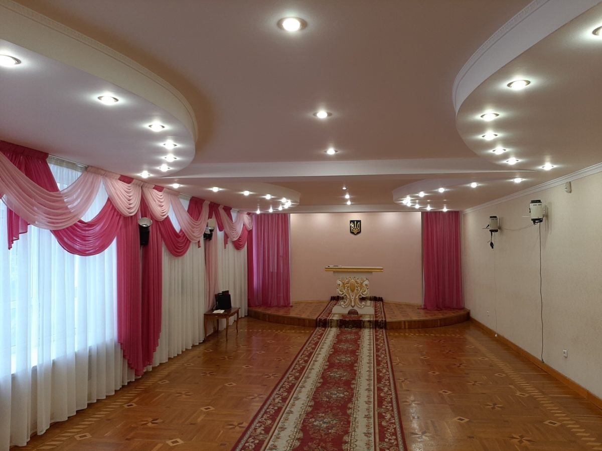 Оболонский зал для бракосочетаний - просто, но со вкусом