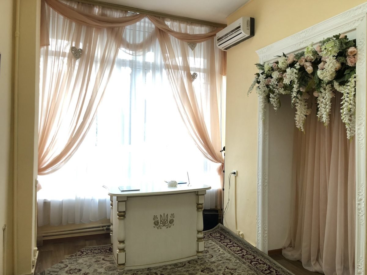 Зал в Подольском районе также выглядит неброско и уютно