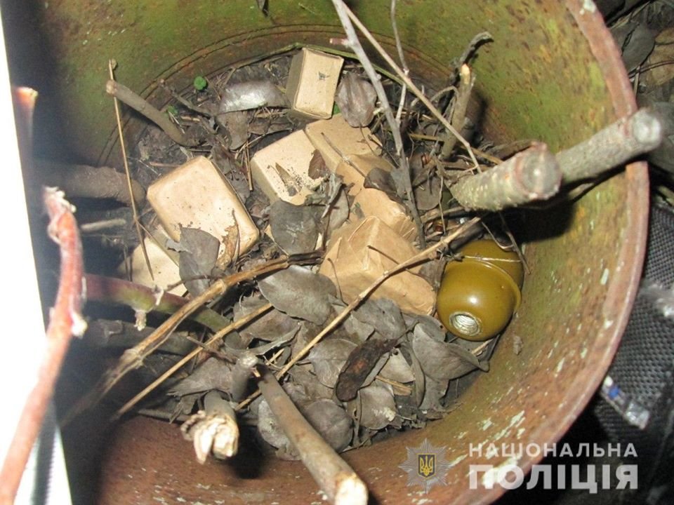 Юноша травмировал руку при разборе гранаты 