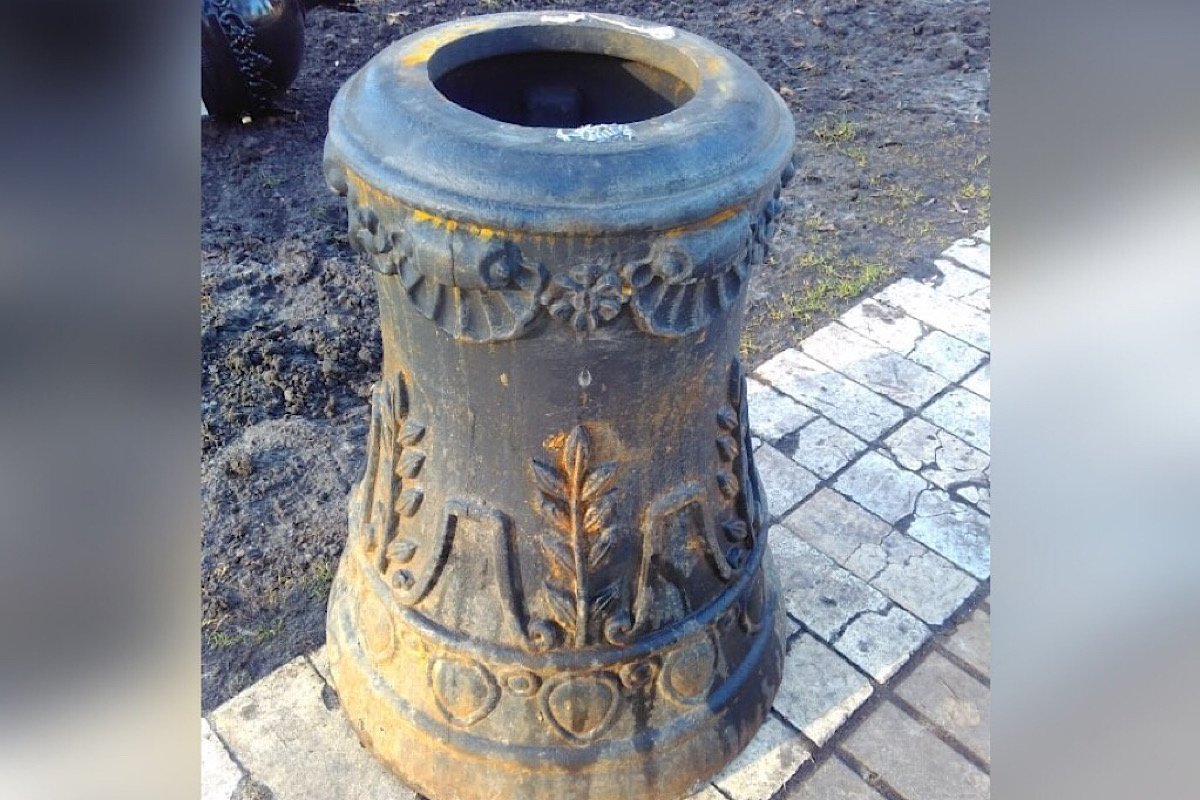 В Мариинке меняют фонари В Мариинке меняют фонари