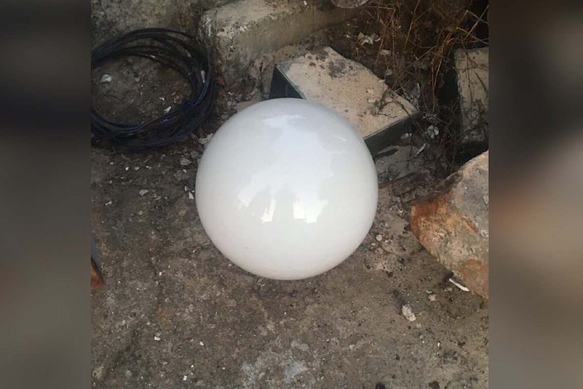 Фонарям, которые привезли из Испании, а изготавливали в Китае, хватило месяц, чтобы поржаветь Фонарям, которые привезли из Испании, а изготавливали в Китае, хватило месяц, чтобы поржаветь