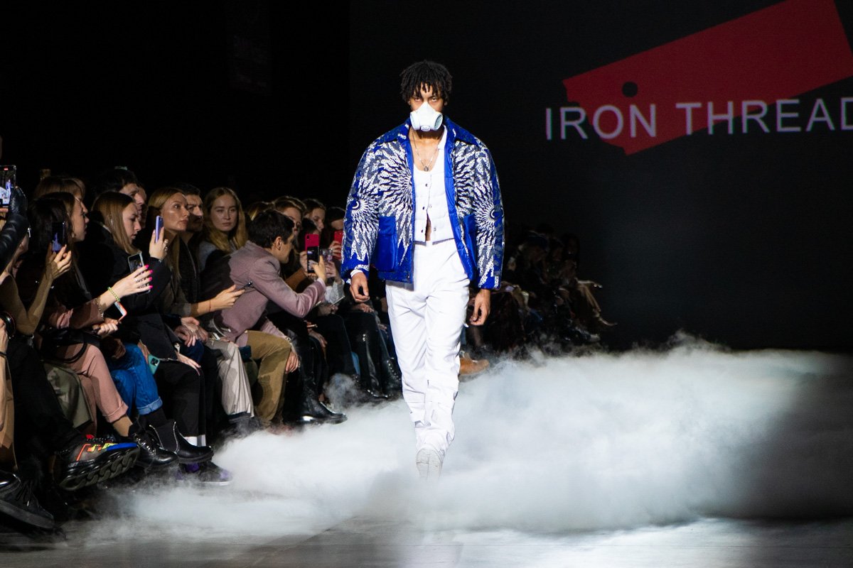 Некоторые модели были в респираторах 