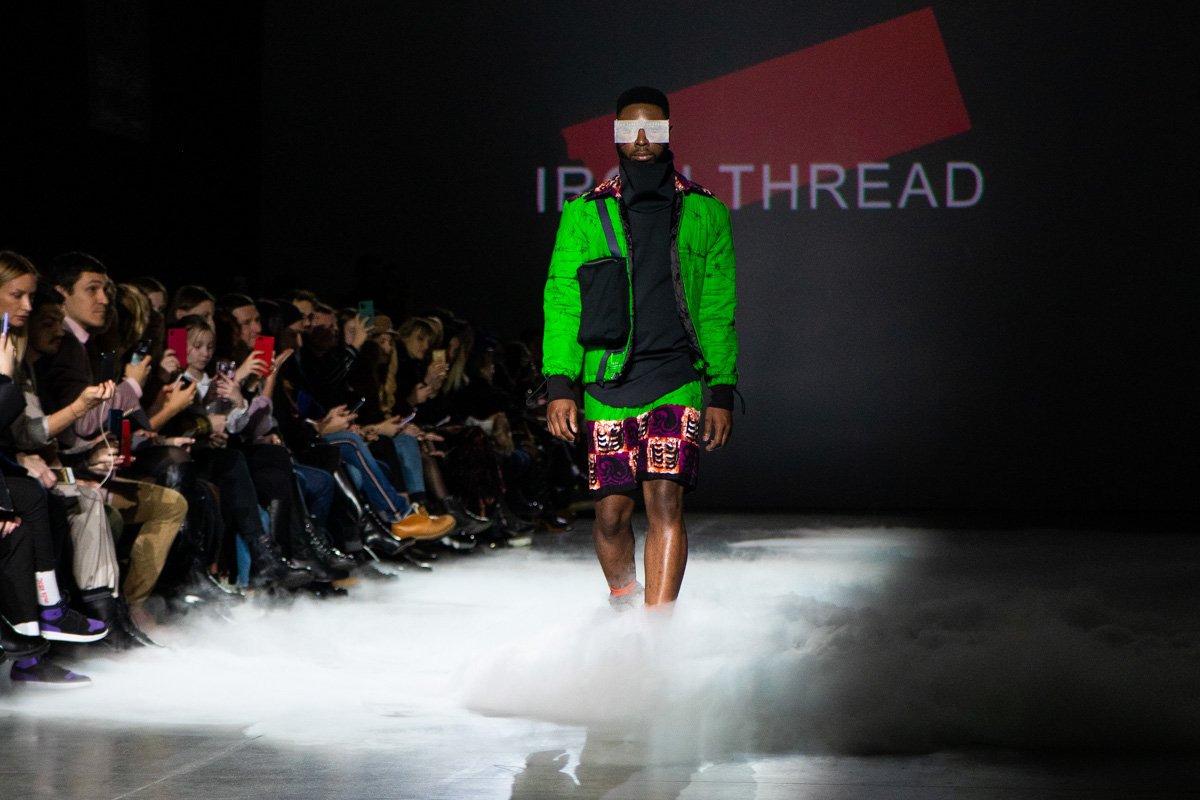 Для дизайнера создание яркой одежды - это подавление скучной обыденности