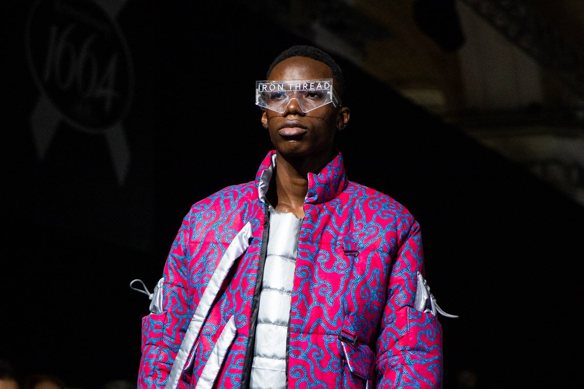 В коллекции дизайнер представил также аксессуары 