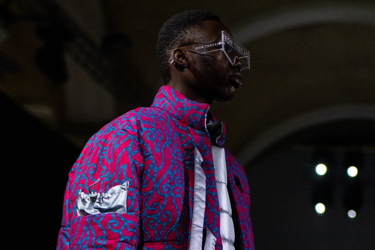 Объемные куртки украшены массивными карманами 