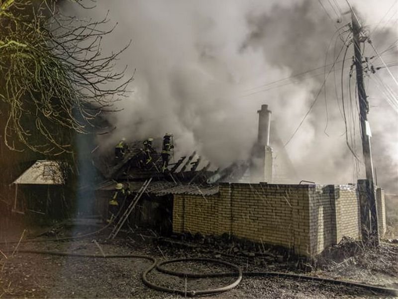 Ночью в Киеве сгорел частный дом 