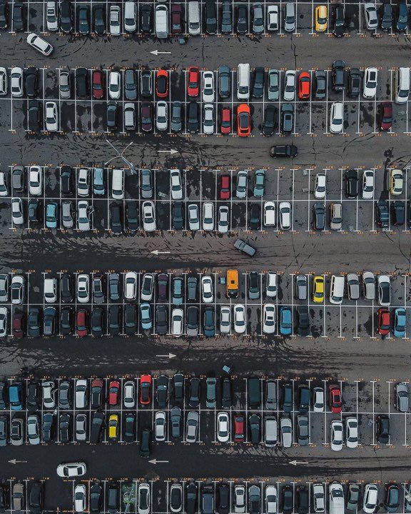 Кажется, что в этом городе машин больше чем людей. Фото: @fantakr Кажется, что в этом городе машин больше чем людей. Фото: @fantakr