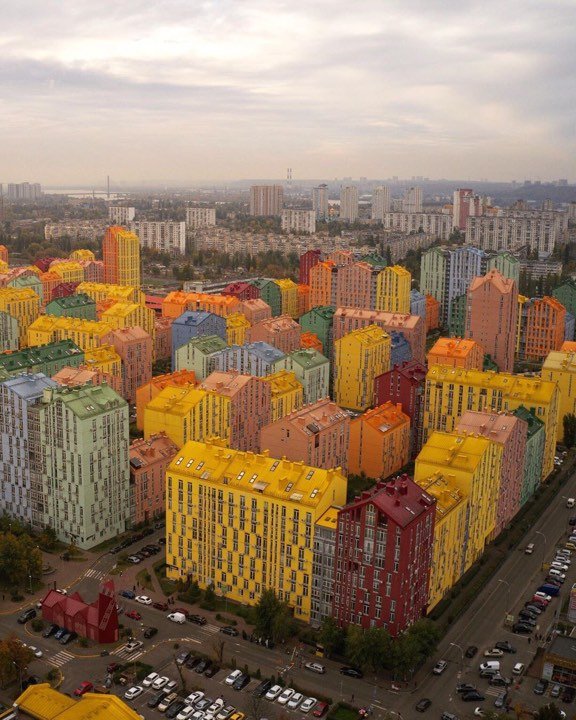 С высоты "Комфорт Таун" выглядит как цветущий оазис. Фото: @bogdan_susol С высоты "Комфорт Таун" выглядит как цветущий оазис. Фото: @bogdan_susol