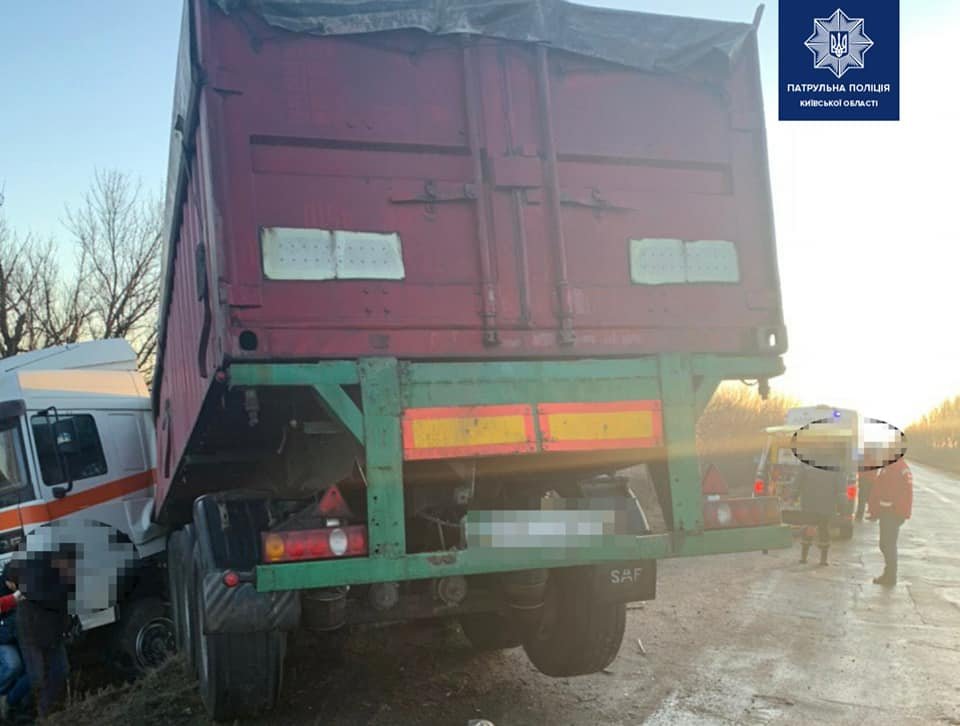 Столкнулись фура DAF и ВАЗ 2109