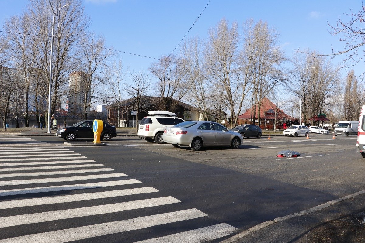 11 февраля в Киеве по адресу улица Ревуцкого, 9 произошло смертельное ДТП с участием пешехода