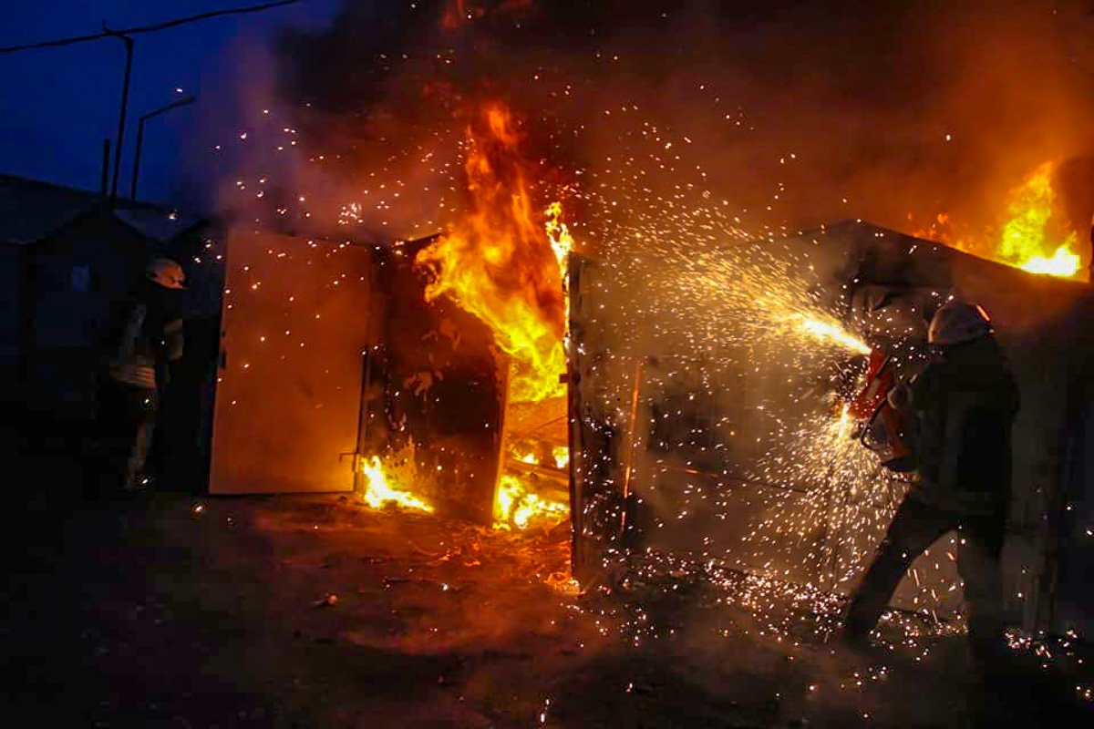 На территории гаражного кооператива горели гаражи