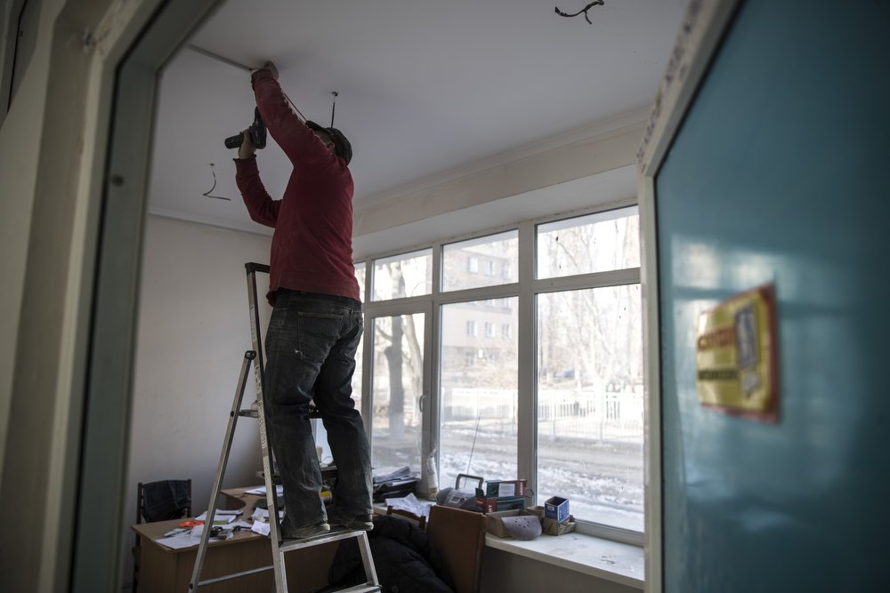 В данный момент рабочие занимаются внутренними помещениями
