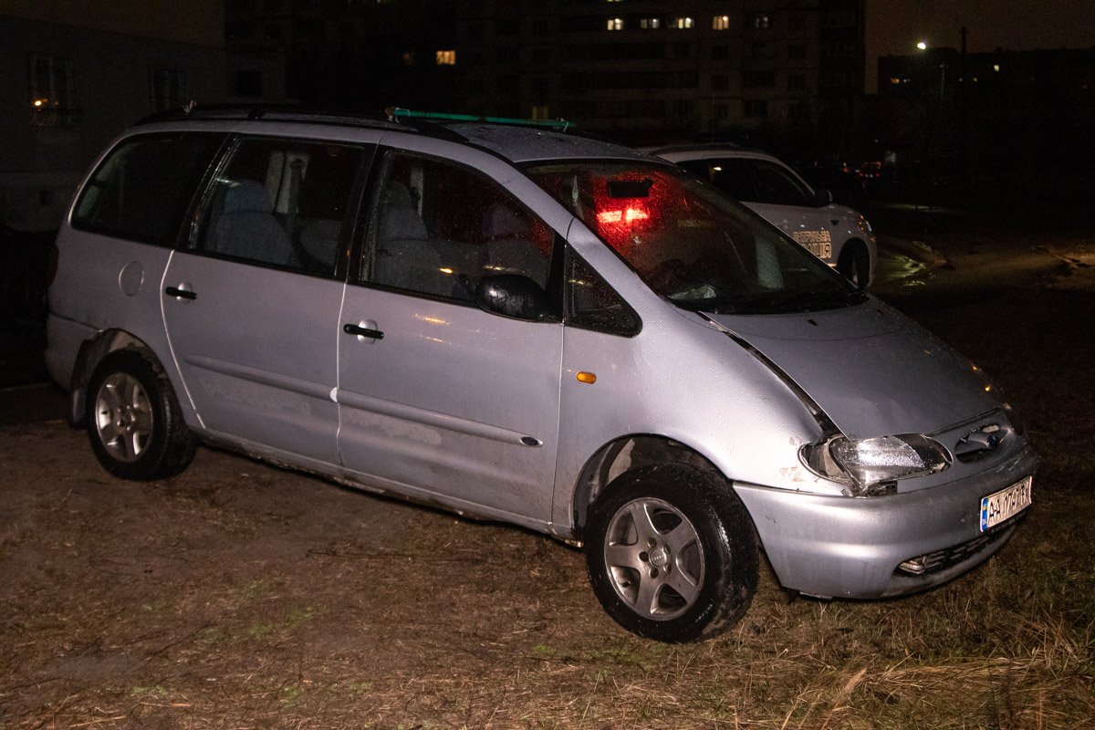 Водитель сбежал с места ДТП. Автомобиль нашли во дворах неподалеку Водитель сбежал с места ДТП. Автомобиль нашли во дворах неподалеку