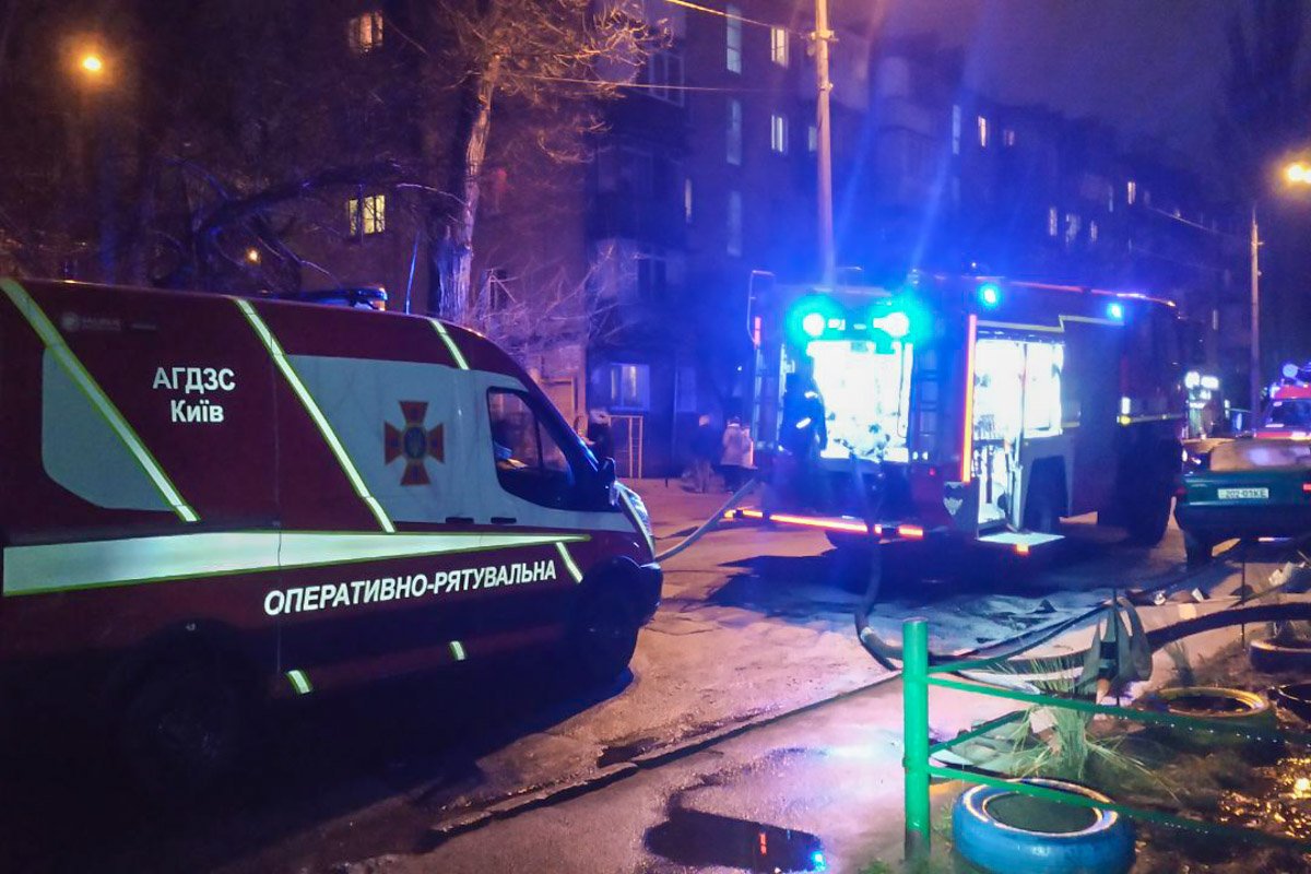 В Голосеевском районе Киева по адресу улица улица Кустанайская, 14а произошел пожар В Голосеевском районе Киева по адресу улица улица Кустанайская, 14а произошел пожар