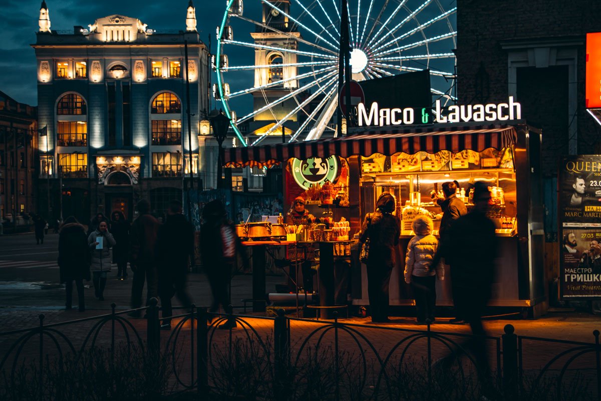 Особенно атмосферно здесь во время праздников Особенно атмосферно здесь во время праздников