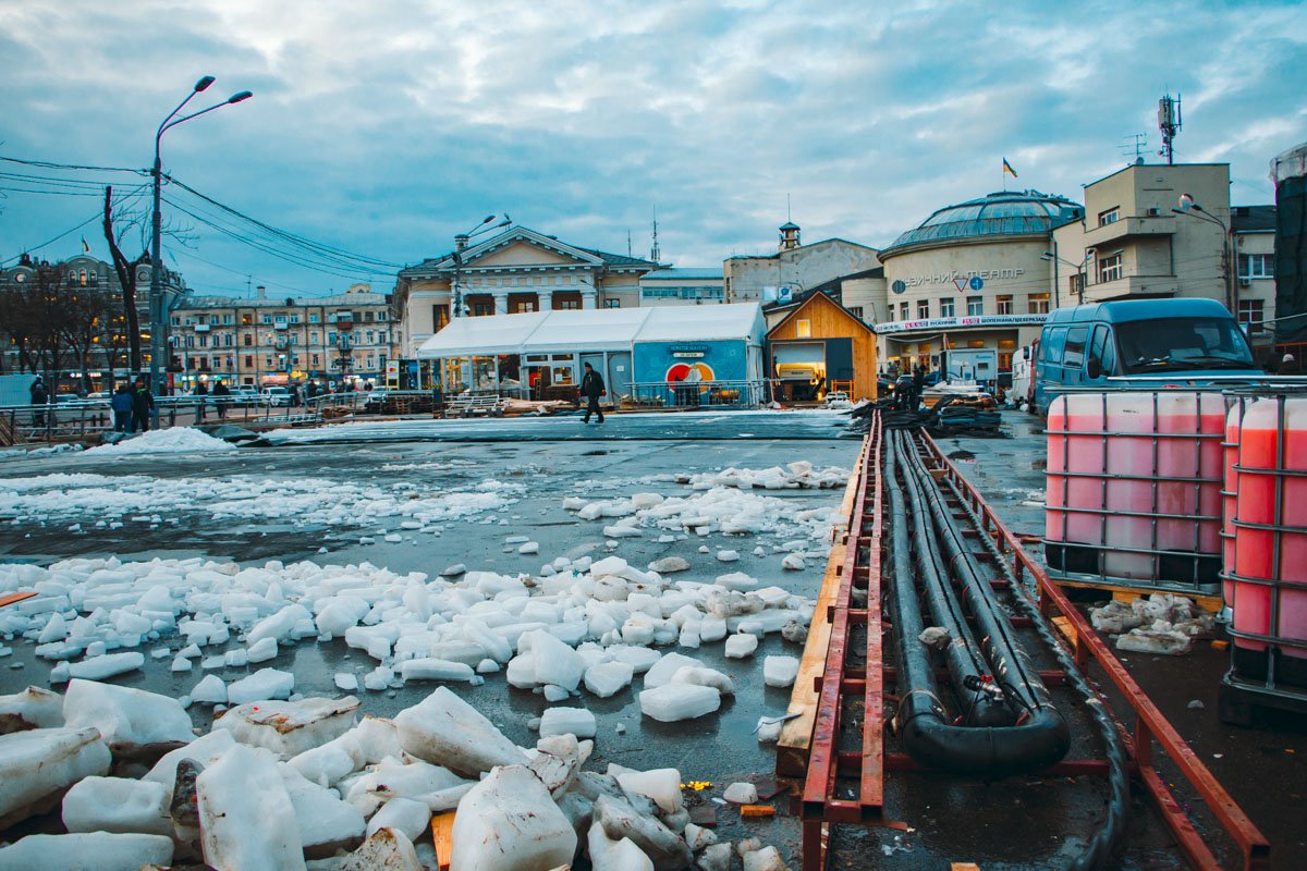 Но, судя по тому, что мы увидели, испробовать коньки на льду уже не получится Но, судя по тому, что мы увидели, испробовать коньки на льду уже не получится
