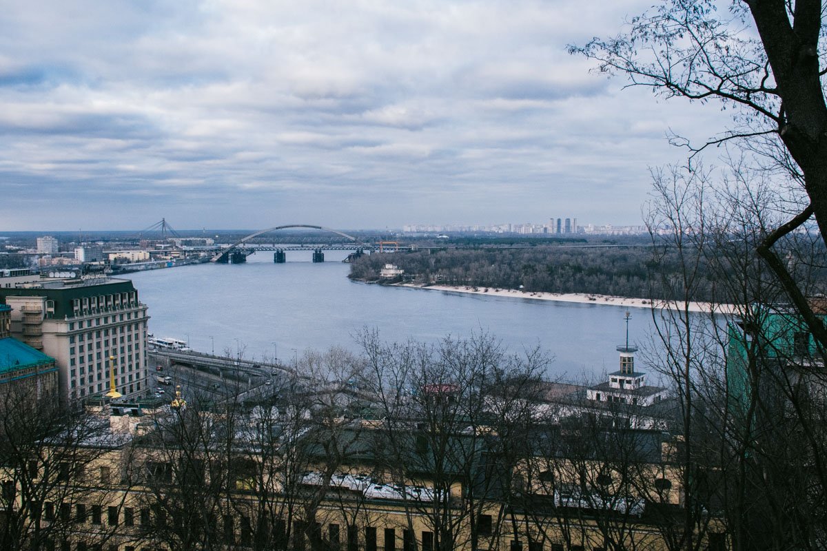 Кстати, вот такой вид раскрывается из беседки...