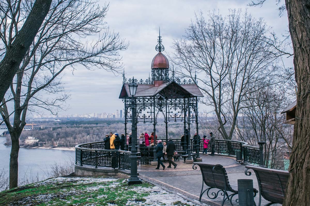 Представляете, сколько признаний в любви, сколько предложений руки и сердца «прожили» эти беседки?