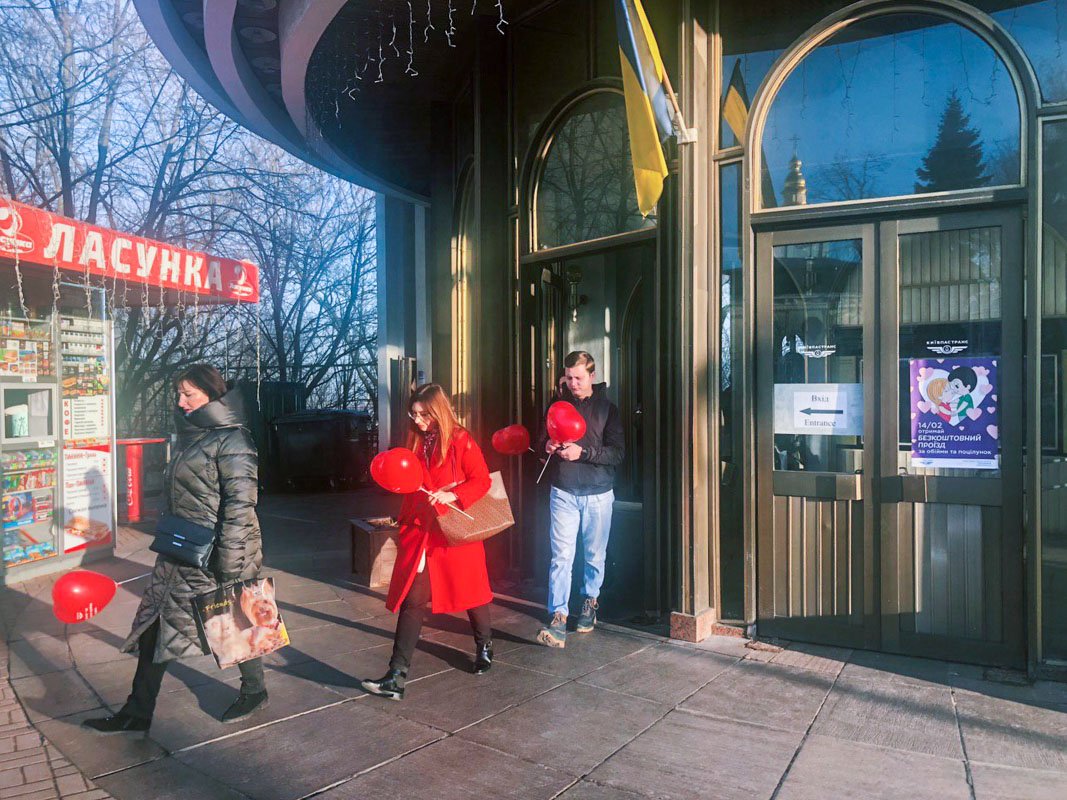 Обнимите сегодня своих близких!