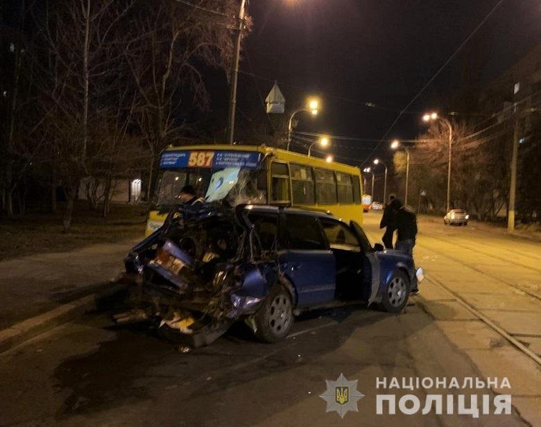 Audi врезался в автобус 