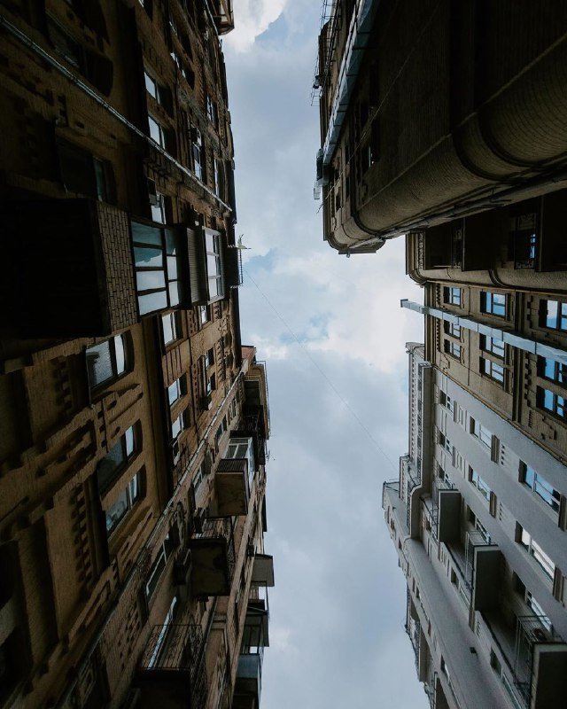 Облака можно собрать заново пазлами на окнах. Фото: @yuliabevzenko Облака можно собрать заново пазлами на окнах. Фото: @yuliabevzenko